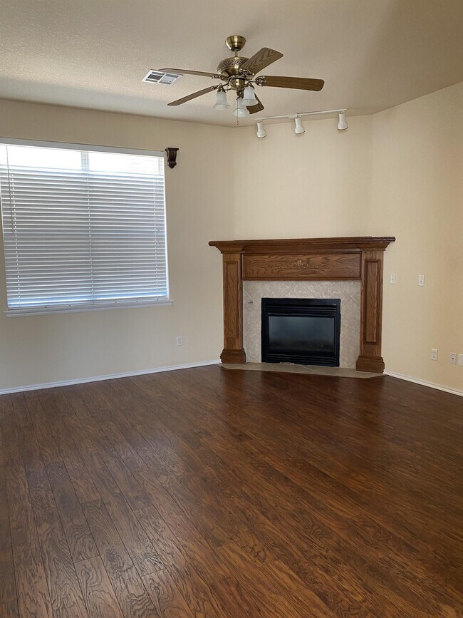 1310 Dustin Dr photo'