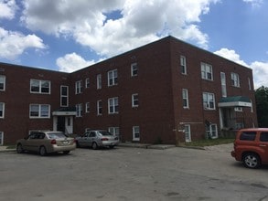 St. James Court Apartments in South Bend, IN - Building Photo - Building Photo