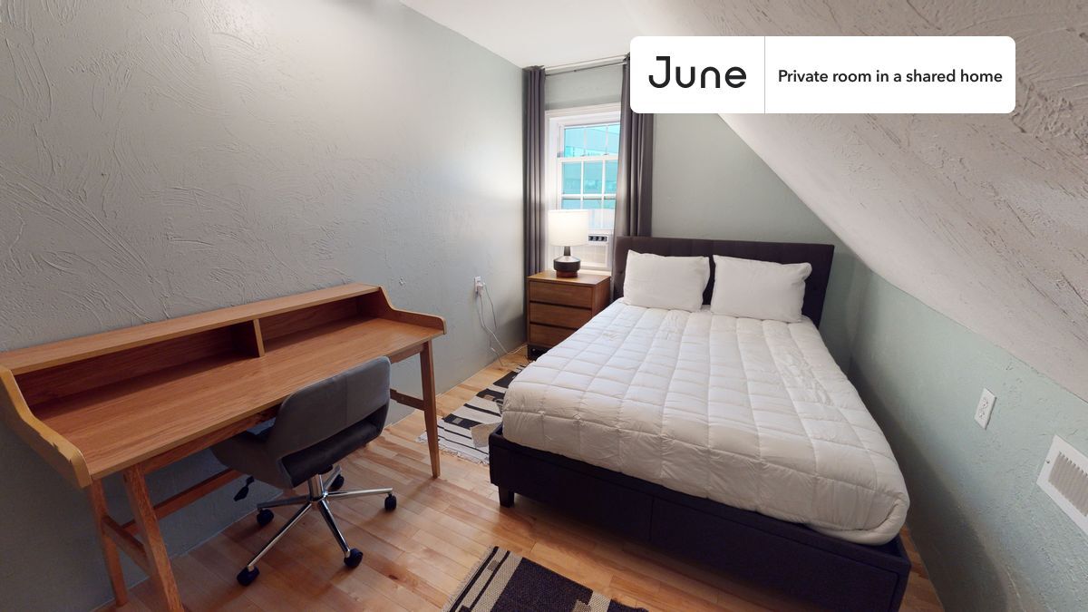 Private bedroom in 7 bed/2.5 bath Home in Boston, MA - Building Photo