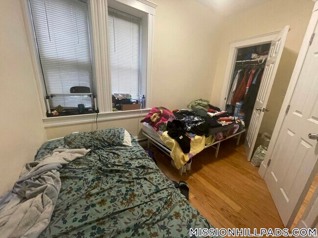 887 Huntington Ave