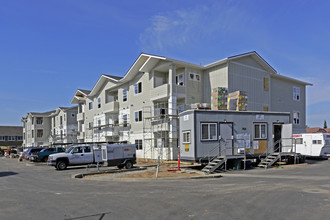 Avery Gardens Apartments in Elk Grove, CA - Foto de edificio - Building Photo