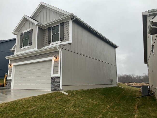 16196 Giorgia St in Parkville, MO - Building Photo - Building Photo