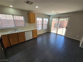 11150 Ranch Valley St in Las Vegas, NV - Foto de edificio - Building Photo
