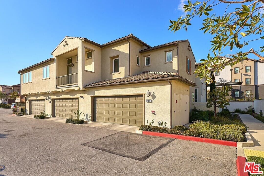 20285 Avenida Paloma in Los Angeles, CA - Building Photo