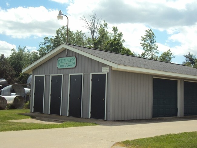 Green Acres Apartment in Sandusky, MI - Foto de edificio - Building Photo