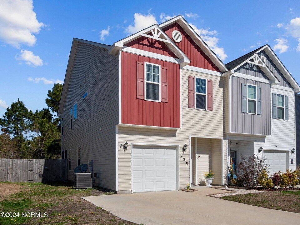 325 Frisco Wy in Holly Ridge, NC - Building Photo