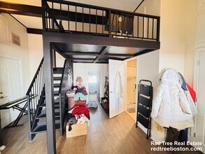 25 Saint Marys Ct, Unit 4 in Brookline, MA - Building Photo - Building Photo