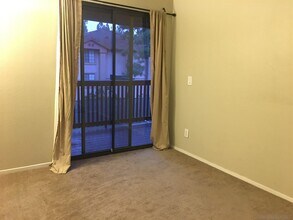 12043 Alta Carmel Ct in San Diego, CA - Building Photo - Building Photo