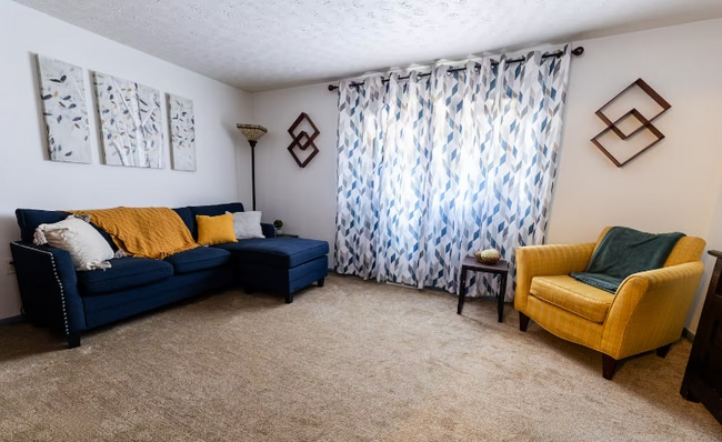 250 Trumbull Ave in Girard, OH - Building Photo - Building Photo