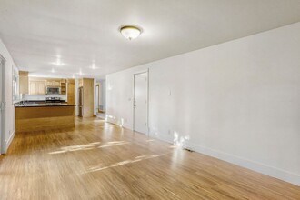 1043 5th St in Kirkland, WA - Building Photo - Building Photo