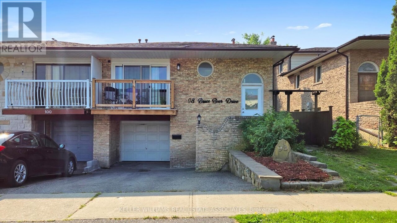 98 Bruce Beer Dr in Brampton, ON - Building Photo