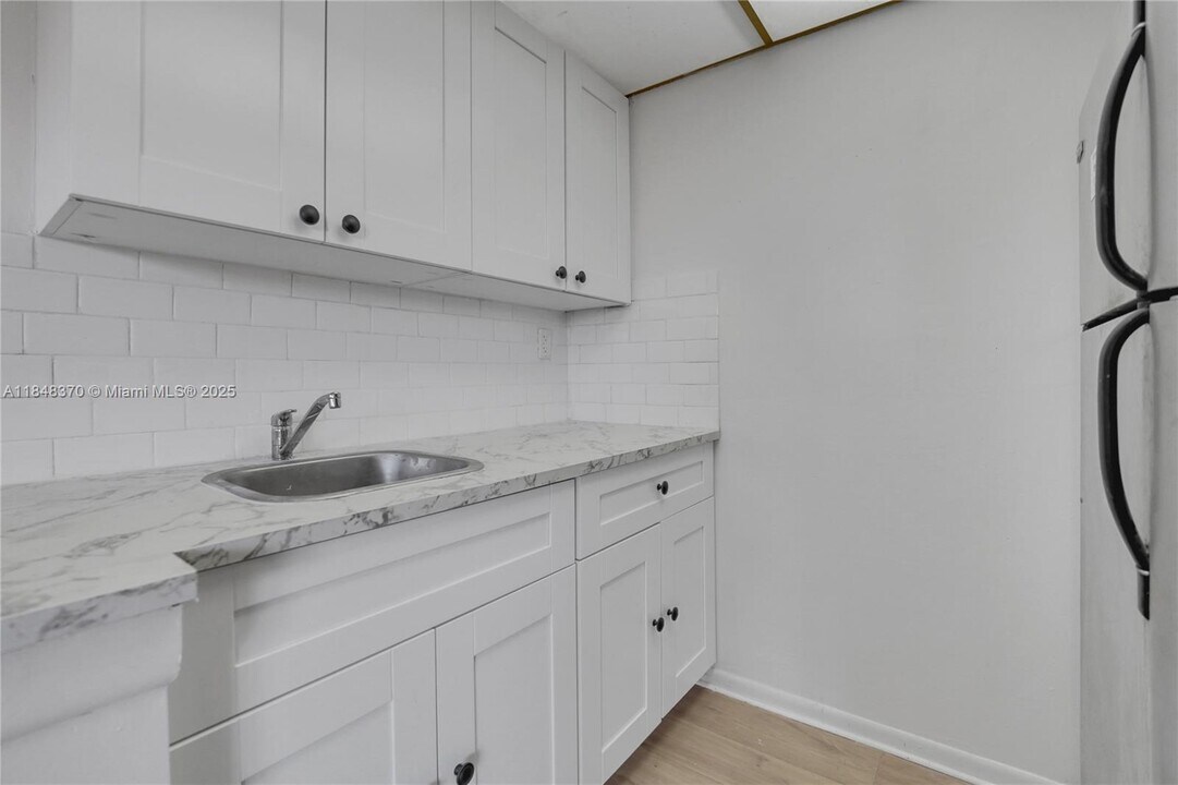 2145 Pierce St in Hollywood, FL - Building Photo