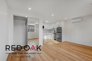 8555 Independence Ave, Unit 114-U in Los Angeles, CA - Building Photo