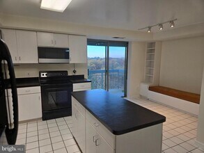 5450 Whitley Park Terrace in Bethesda, MD - Building Photo - Building Photo