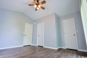 8872 Lagoon Dr in Brighton, MI - Building Photo - Building Photo