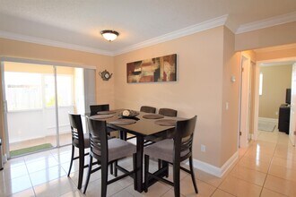 5064 Michigan Ave in West Palm Beach, FL - Building Photo - Building Photo
