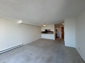 1065 Quayside Dr in New Westminster, BC - Building Photo - Building Photo
