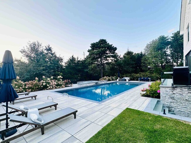 294 St Andrews Rd in Southampton, NY - Building Photo - Building Photo