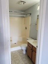 1373 Cunat Ct, Unit 2D in Lake In The Hills, IL - Building Photo - Building Photo