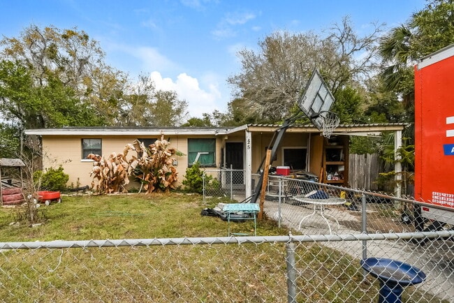 property at 125 Woodside Dr