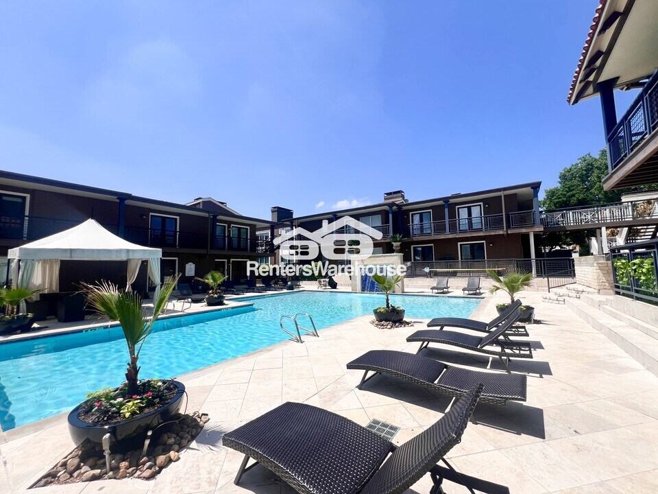 5928 Sandhurst Ln in Dallas, TX - Foto de edificio