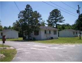 1200 Old Sunbury Rd in Hinesville, GA - Foto de edificio - Building Photo