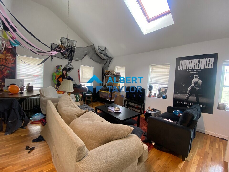 6 Shepard St, Unit 1 in Boston, MA - Foto de edificio