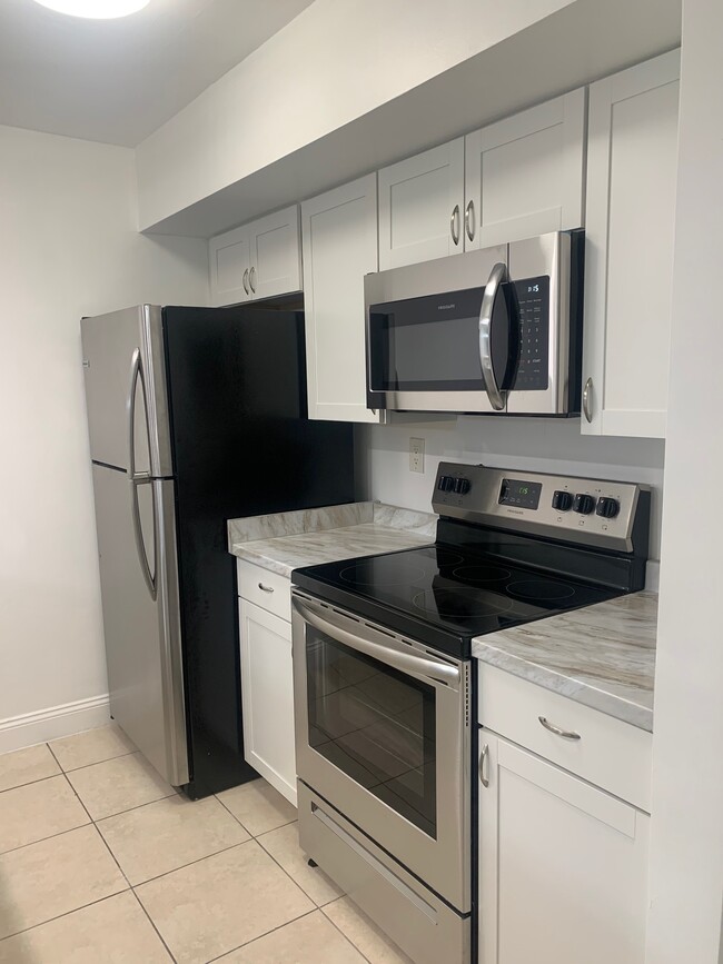 18330 Mediterranean Blvd, Unit #2304 in Hialeah, FL - Building Photo - Building Photo