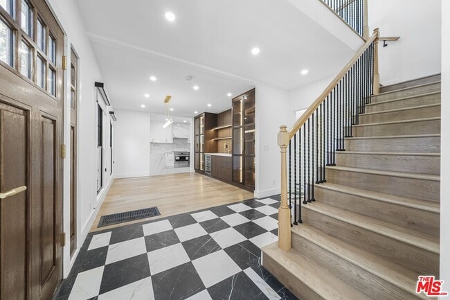 property at 1722 N Vista St