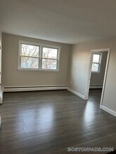 18 Waugh St in Lowell, MA - Foto de edificio - Building Photo