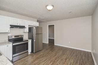 2115 Fernbrook Dr NE in Huntsville, AL - Building Photo - Building Photo