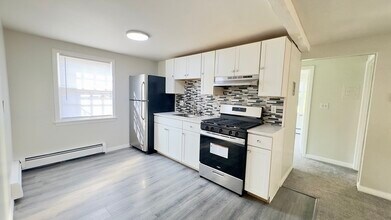 160 Tyngsboro Rd in Chelmsford, MA - Building Photo - Building Photo