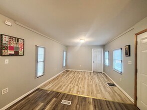 711 N 19th St in Hamilton, IL - Foto de edificio - Building Photo