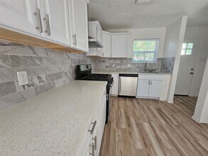 105 E Wavy Oak Cir in Spring, TX - Building Photo - Building Photo