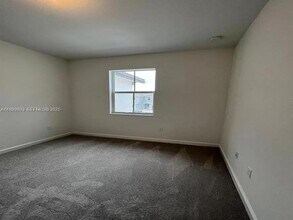 12727 NW 23rd Pl in Miami Shores, FL - Foto de edificio - Building Photo