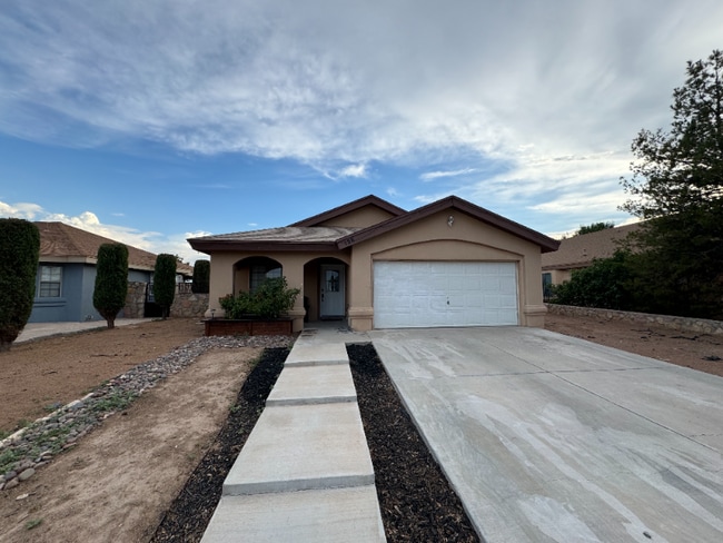 128 Tierra Vista Dr in Santa Teresa, NM - Building Photo - Building Photo
