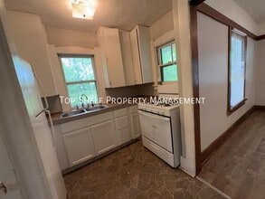 1923 Allison Ave in Des Moines, IA - Building Photo - Building Photo
