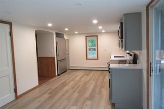 1025 Freedom Plains Rd in Poughkeepsie, NY - Building Photo - Building Photo