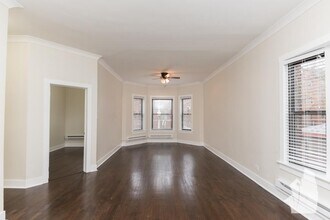 915 W Waveland Ave in Chicago, IL - Foto de edificio - Building Photo