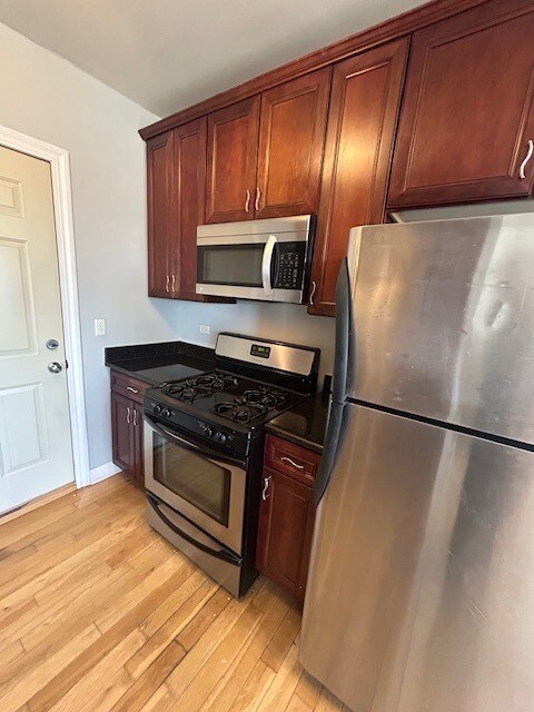 2900 N Kolmar Ave in Chicago, IL - Building Photo - Building Photo