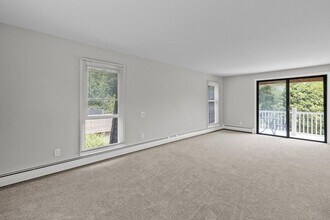 46 Fairway Ave, Unit 2 in Tiverton, RI - Building Photo - Building Photo