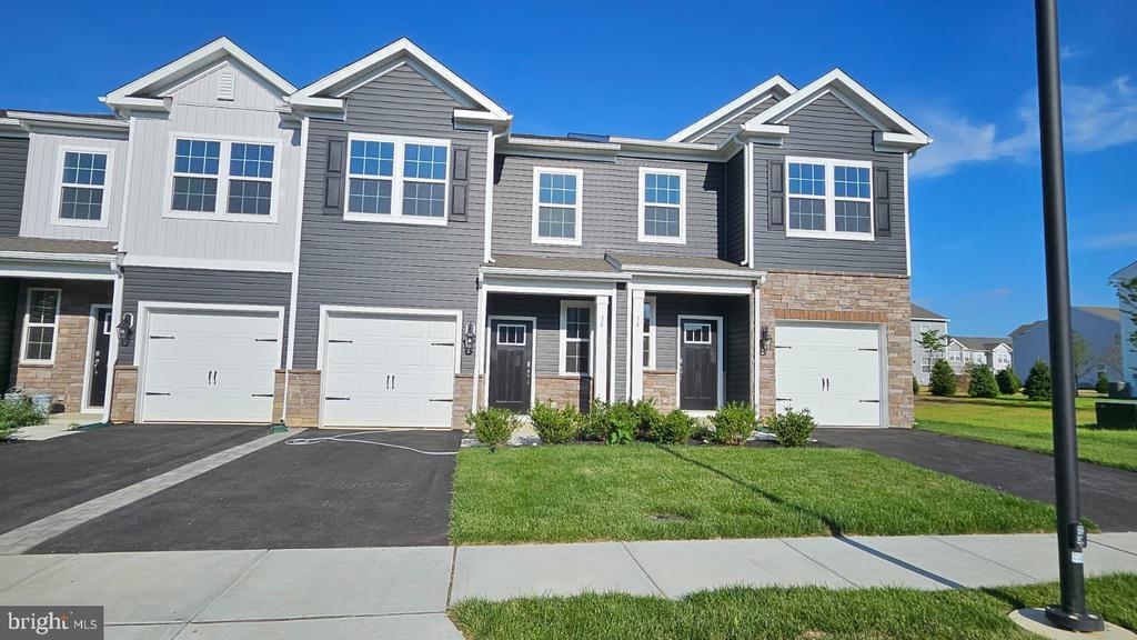 36 Elliot Ln in Mount Holly, NJ - Building Photo