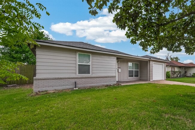 1310 Belshire Rd in Pasadena, TX - Building Photo - Building Photo