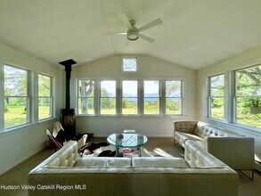 166 Hilltop Rd in Germantown, NY - Building Photo - Building Photo