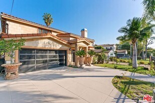 15123 Greenleaf St in Los Angeles, CA - Building Photo