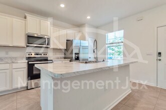 8313 Asteroid St in Jacksonville, FL - Building Photo - Building Photo