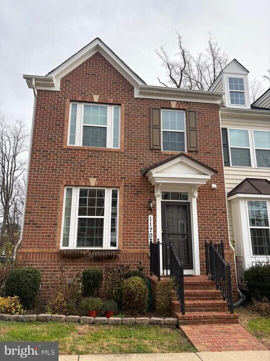 11707 Emerald Green Dr in Clarksburg, MD - Building Photo