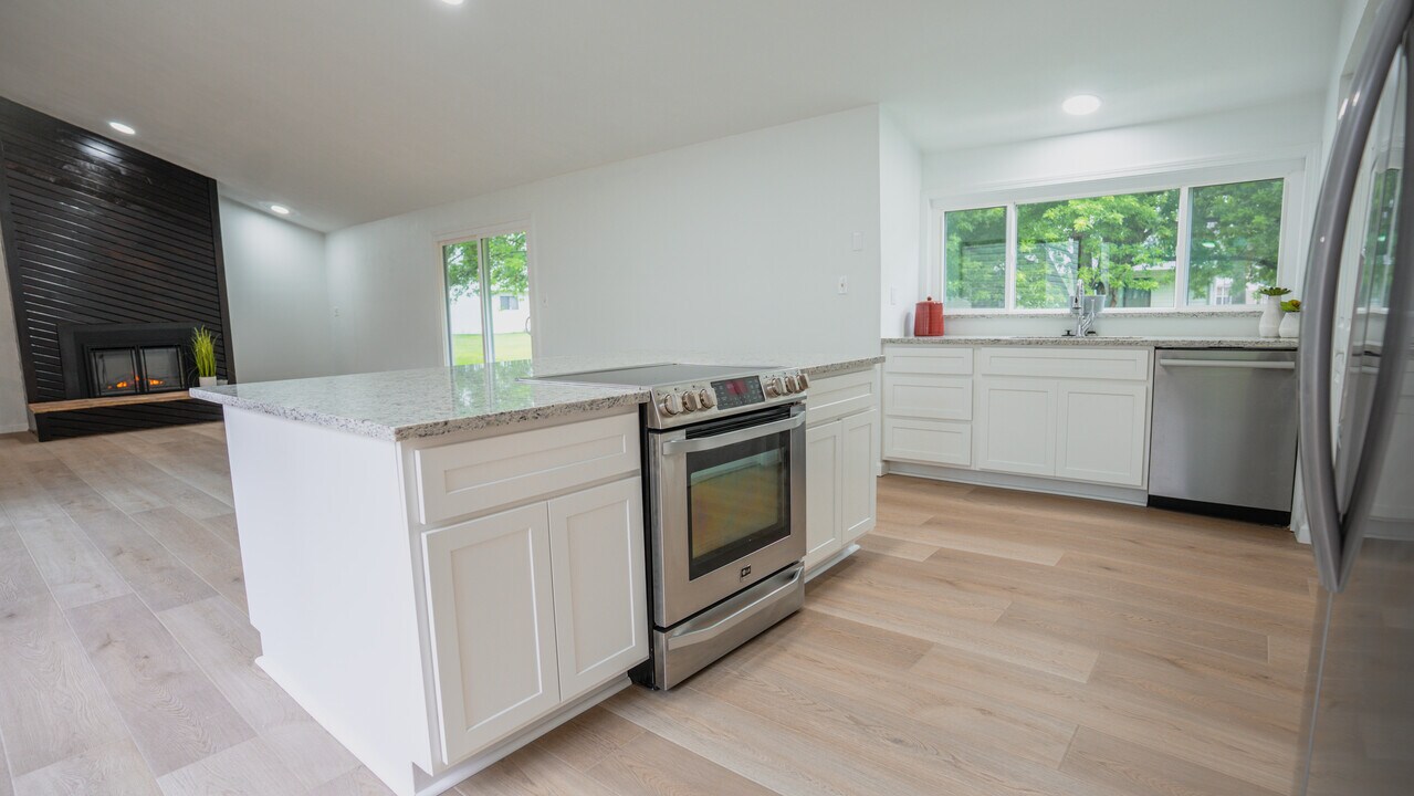 308 Ponderosa Ave in O'Fallon, IL - Building Photo