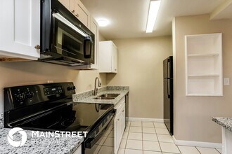 330 SE 46th Ln in Cape Coral, FL - Building Photo - Building Photo