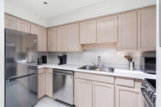 1126 W 11th Ave in Vancouver, BC - Building Photo - Building Photo